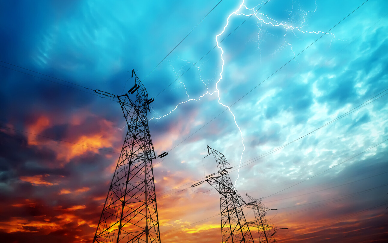 ¿Cómo prevenir una sobretensión eléctrica?